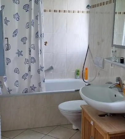 Doppelzimmer Mit Ensuite Bathroom Zur Wiesn 홈스테이